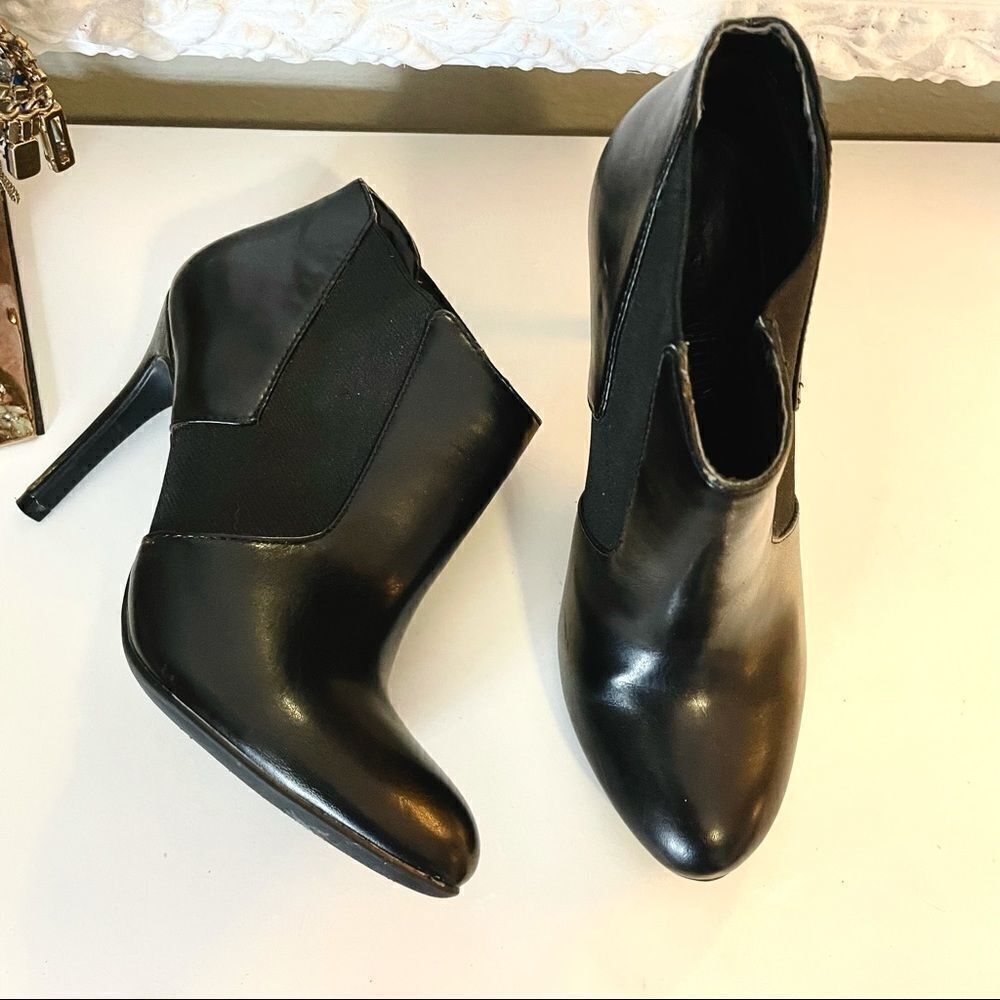 Cosmopolitan booties Size 6.5 - Picture 3 of 4